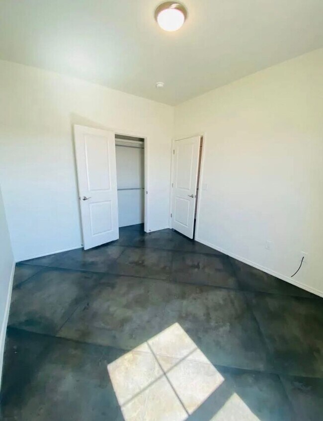 Building Photo - 5616 Gonzaga Ln