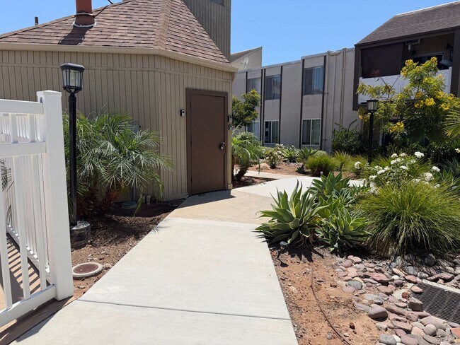 Building Photo - 8034 Linda Vista Rd