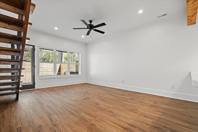 Building Photo - 1326 Twelve Oaks Ln