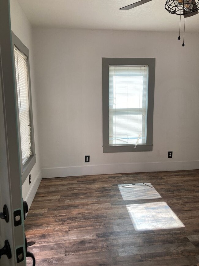 Building Photo - *READY FOR MOVE IN* Victorian Home In Reno