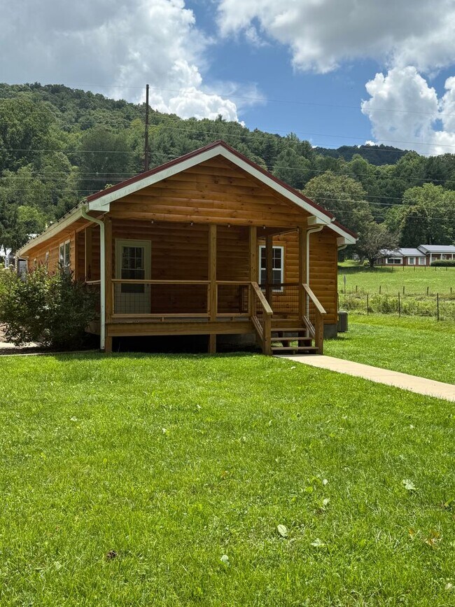 Building Photo - Updated 2 Bed 1 Bath Home in Mars Hill, NC!!