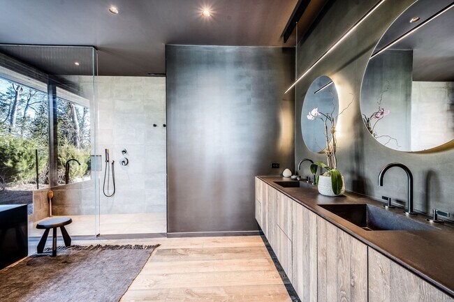 Building Photo - 265 Three Mile Harbor Hog Creek Rd