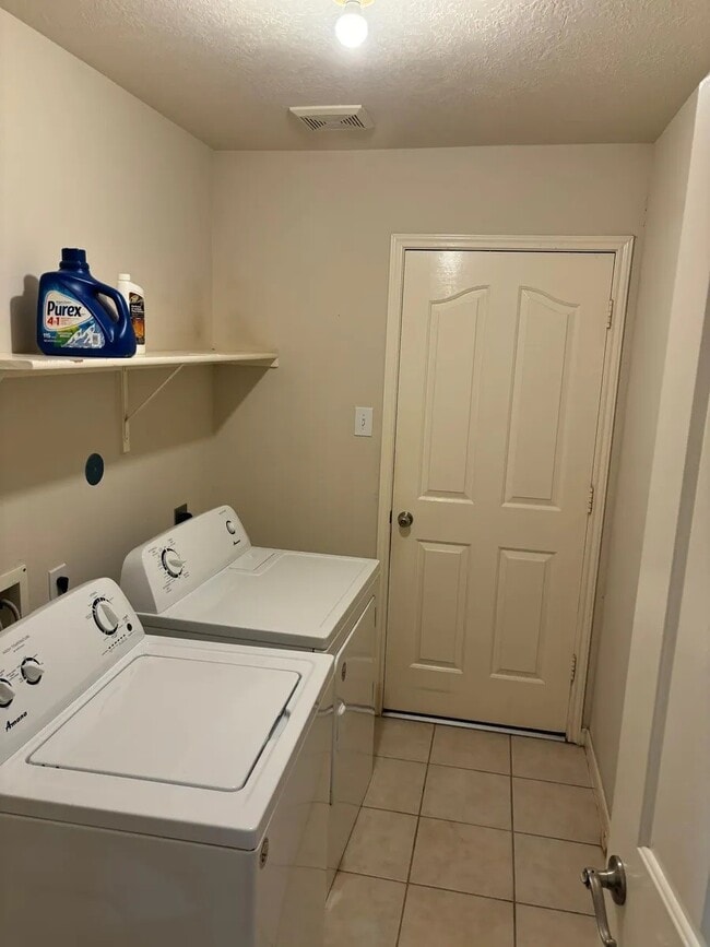 Building Photo - 123 Cove Cir