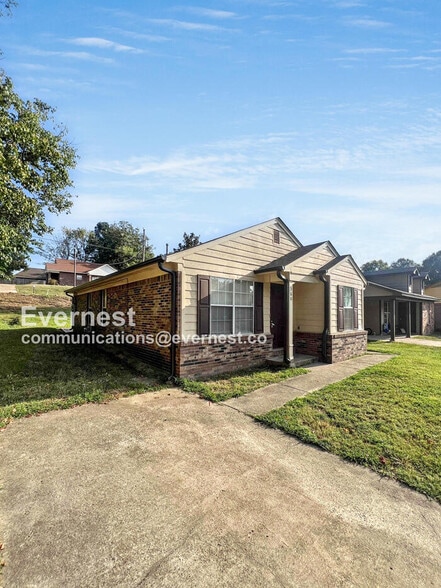 Building Photo - 360 Darrell Cove