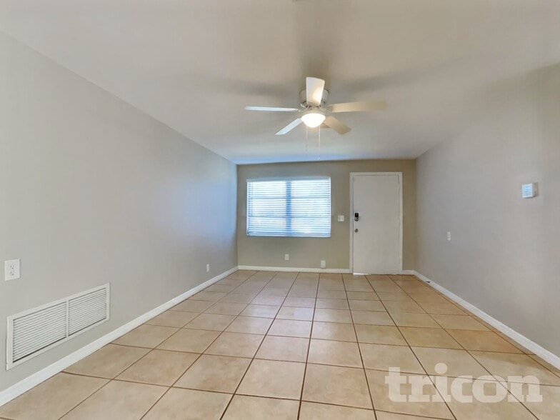 Building Photo - 1753 Linwood Cir