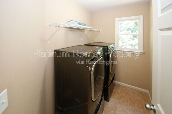 Building Photo - 4580 Wykeshire Ct