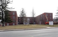 Building Photo - Colonial Park