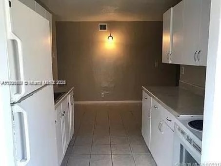 Building Photo - 624 SW 16th Ave