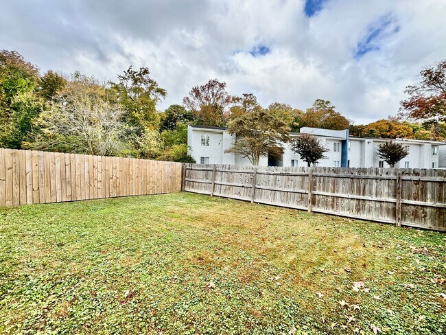 Building Photo - Updated & Ready For You On 12-05-25! A Pet-Friendly Home w/Attached Garage, All Appliances Convey...