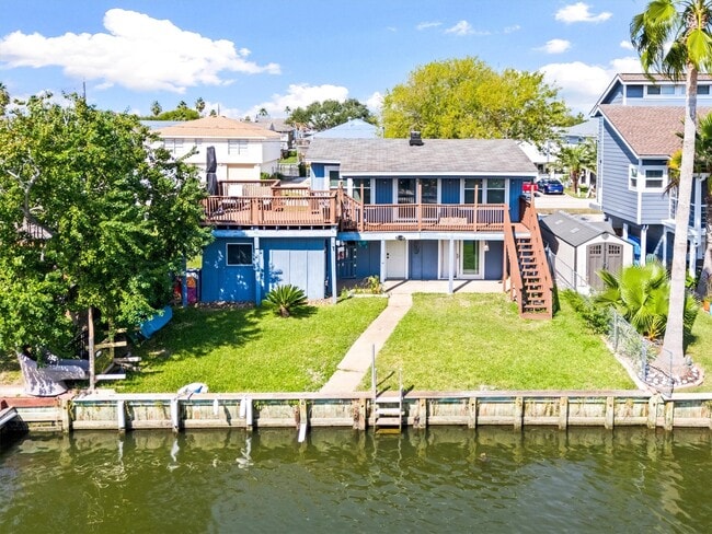 Building Photo - 370 Ling St