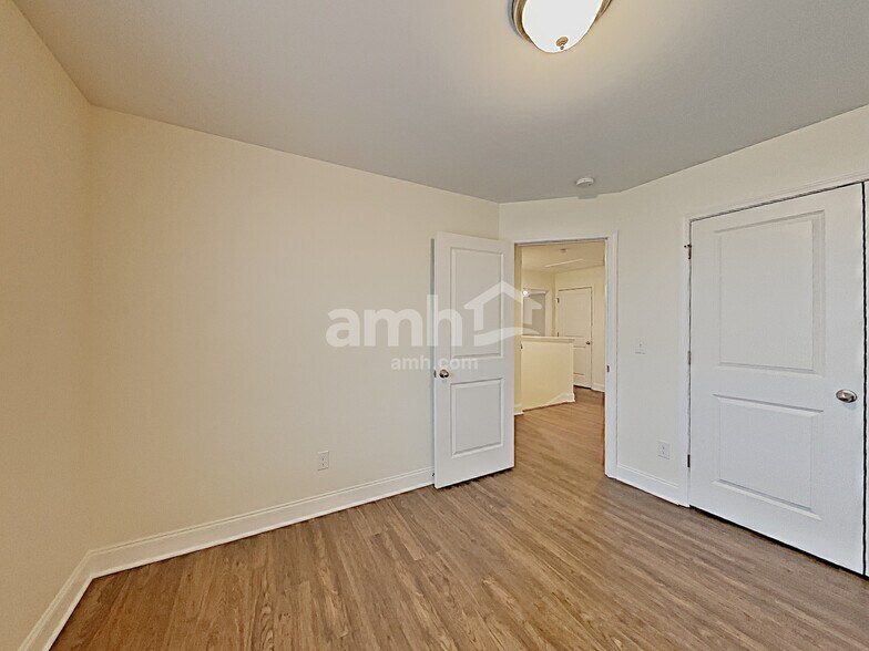 Building Photo - 444 Charity Ln