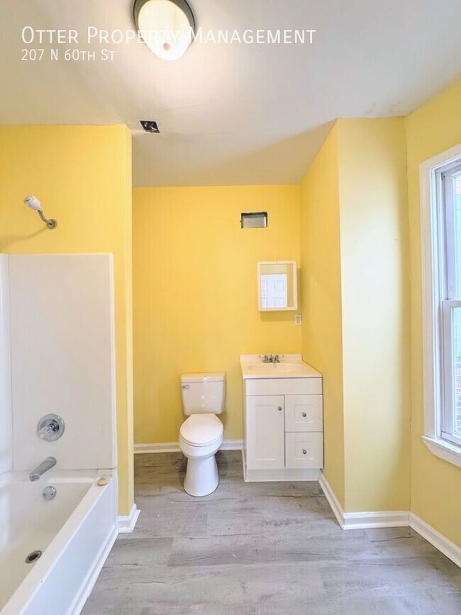 Building Photo - 207 N 60th St