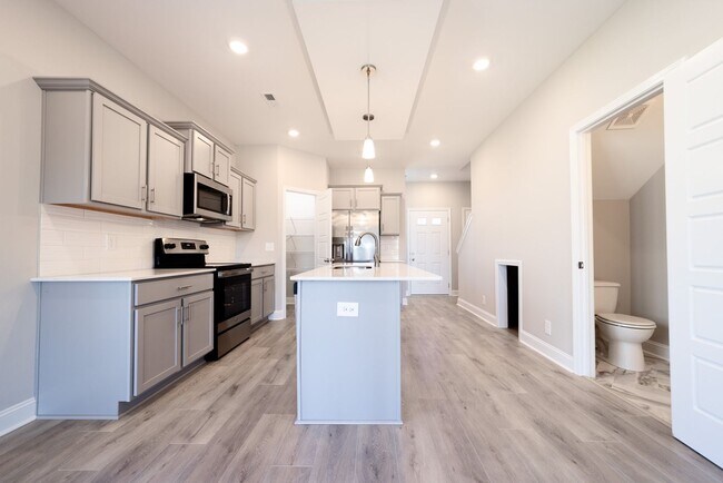 Building Photo - Elegant Home with Stone Fireplace, Kitchen Island and Designer Primary Suite