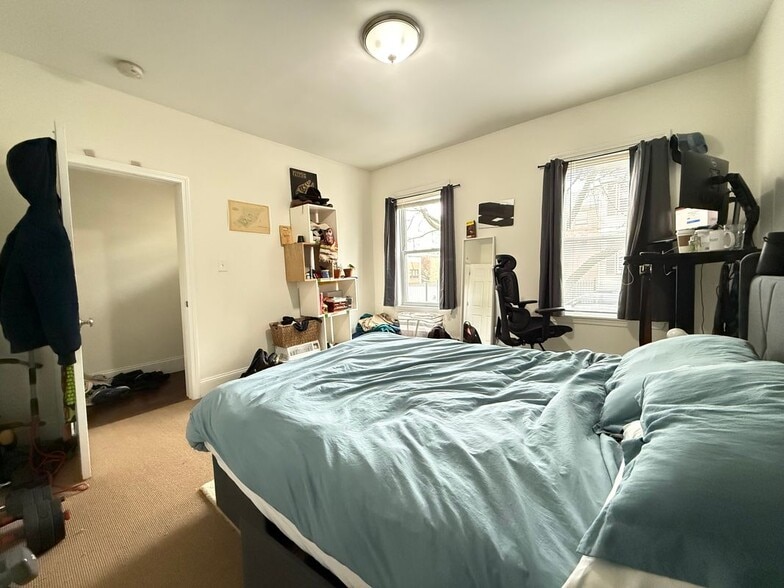 Building Photo - 235 Charles St