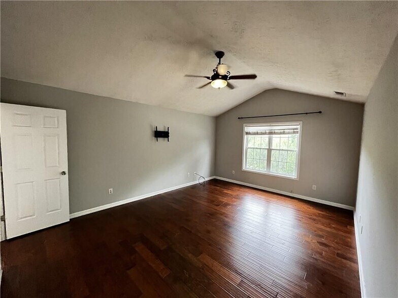 Building Photo - 2258 St Albans Pl