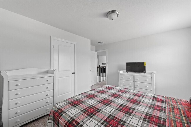 Building Photo - 5872 Strawflower Ln
