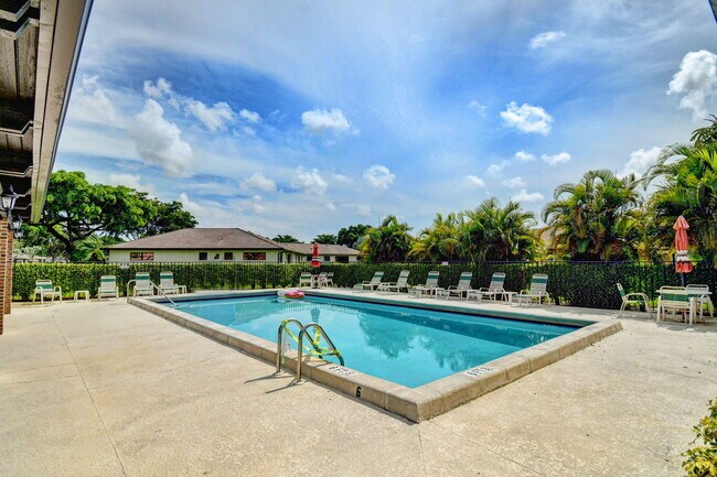 Building Photo - 4677 Robinwood Cir