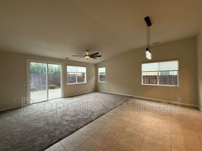 Building Photo - 3832 Lookout Dr