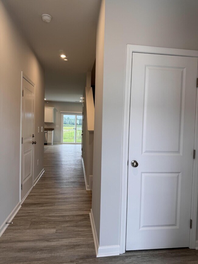 Building Photo - PRICE REDUCED! Modern 3-Bed Townhome in Greer — Stylish Design & Community Perks in Prime Location!