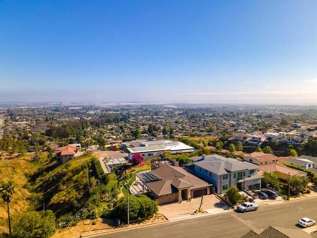 Building Photo - 5572 Rainier St