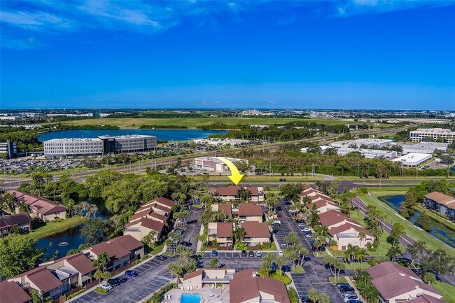 Building Photo - 890 N Village Dr