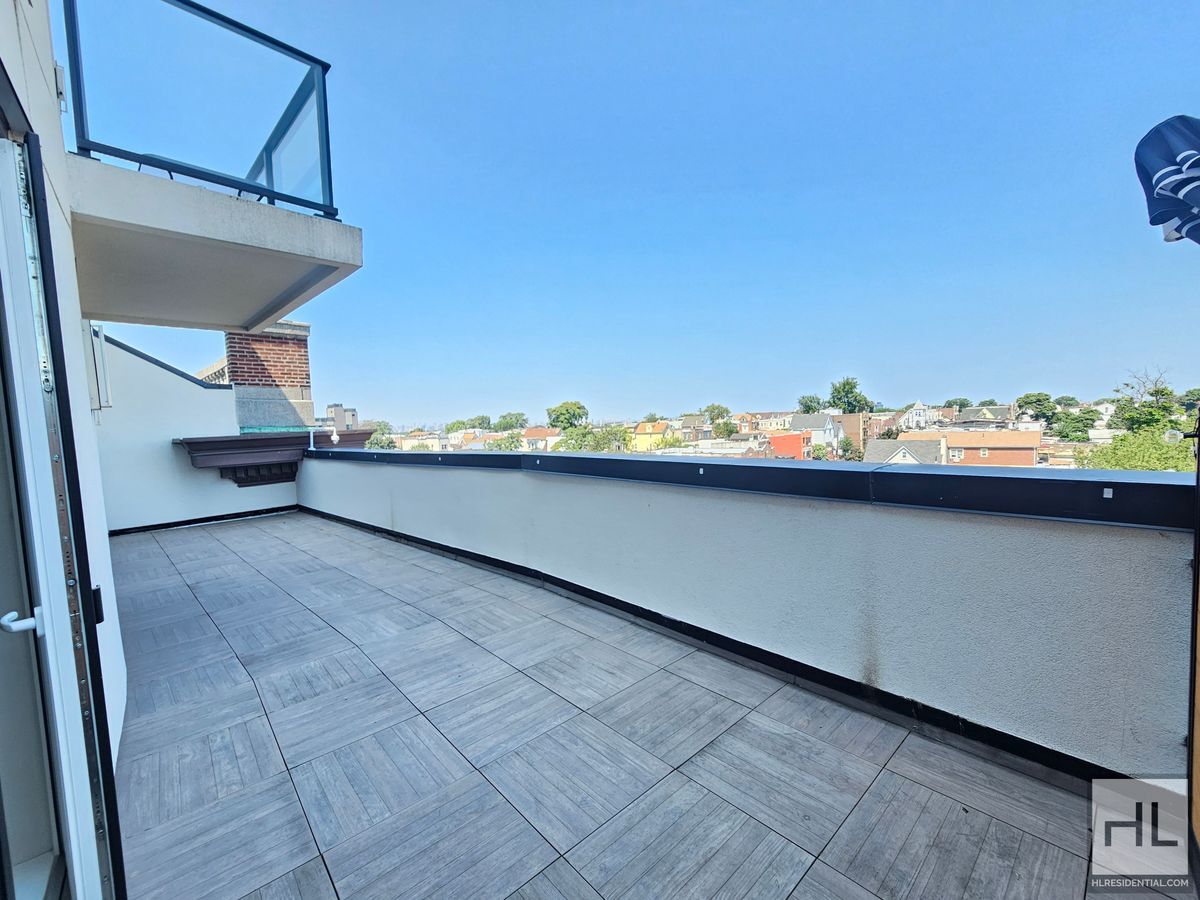 Building Photo - 1-Bedroom with Huge Private Terrace – Mode...