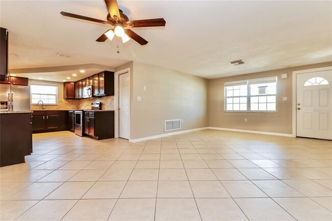 Building Photo - 3208 Primrose Dr