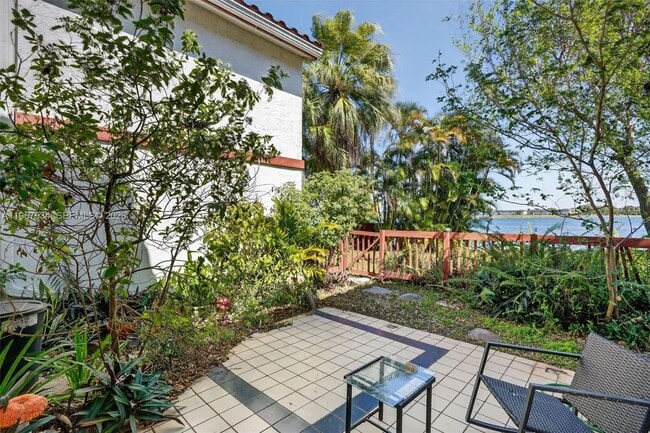 Building Photo - 347 Ives Dairy Rd