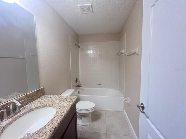 Building Photo - 15150 Evergreen Oak Loop