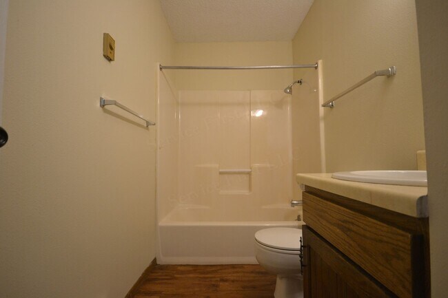 Building Photo - Warsaw Apartments