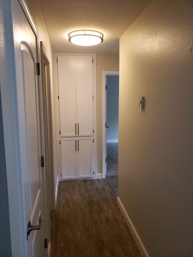 Building Photo - 2Bd/1Ba Clean Condo near Sunny Cove! ( Co-signors now accepted!)