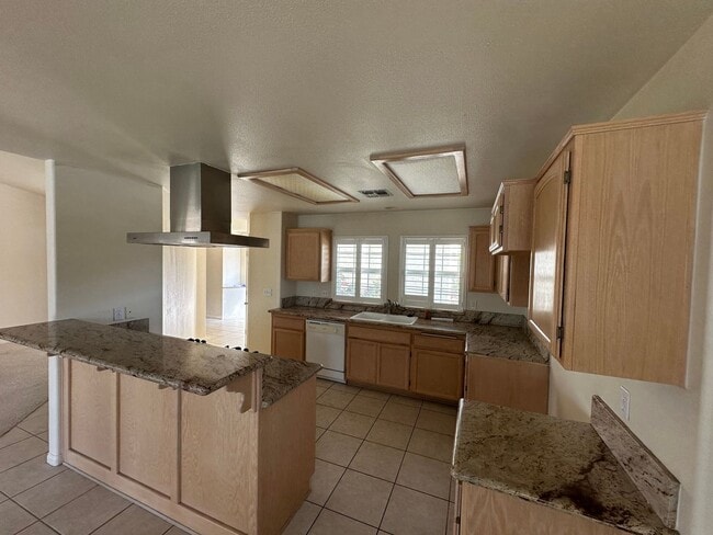 Building Photo - Welcome to this 5 Bedroom 3 Bath Home!
