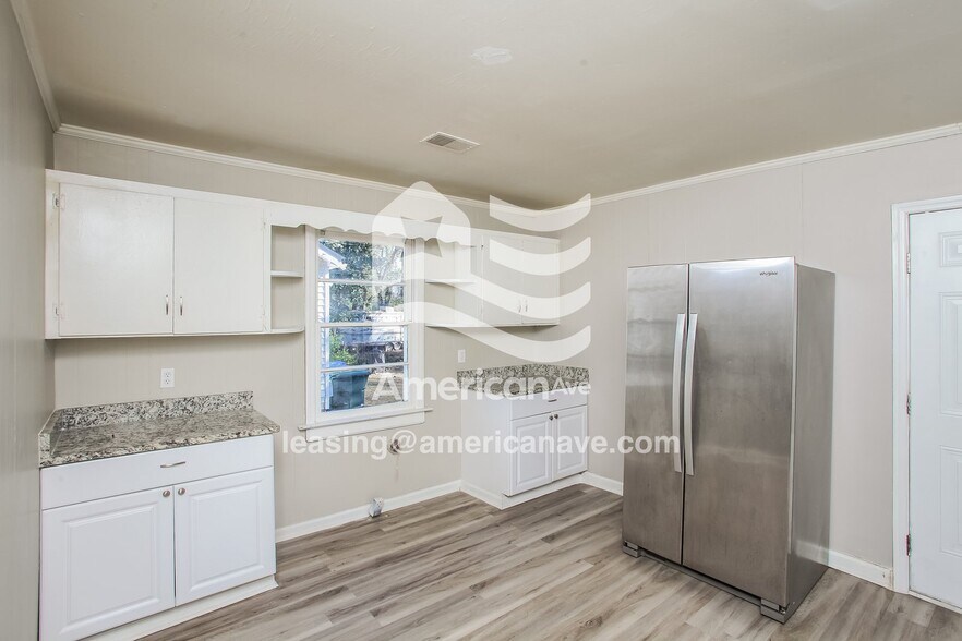 Building Photo - 1736 Columbia College Dr