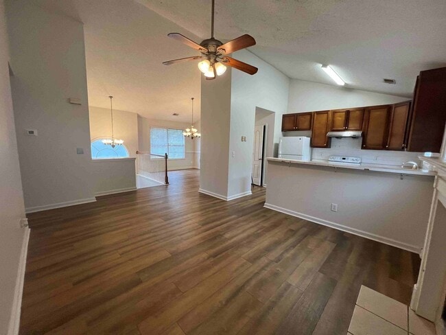 Building Photo - Great Price on Huge "As Is" 5 Bed/3 Bath S...