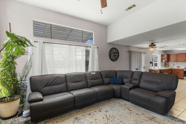 Building Photo - 958 Stratford Way