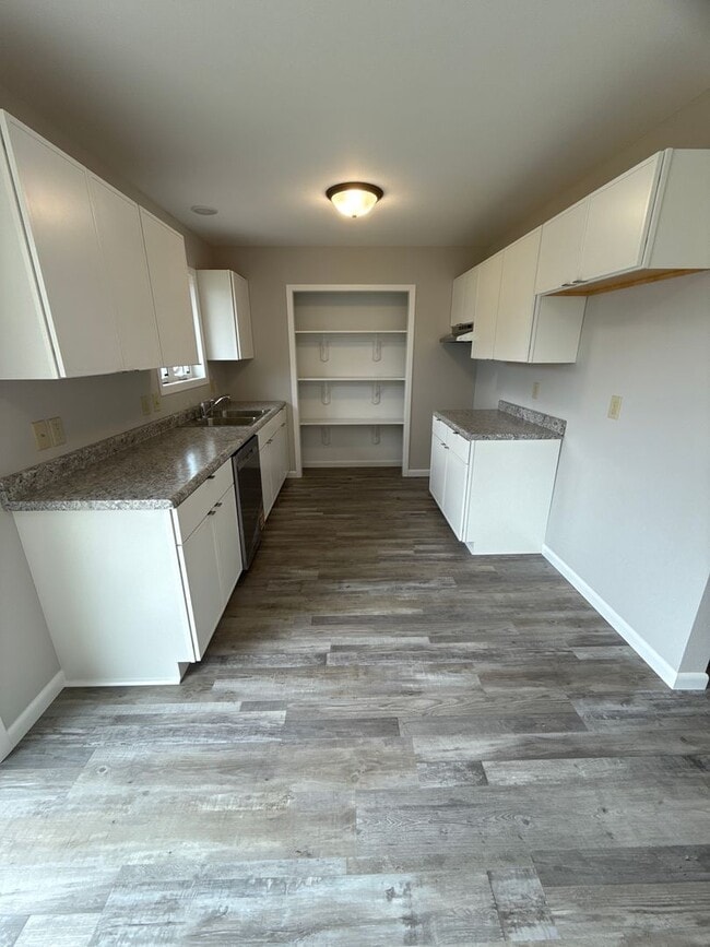 Building Photo - 2 bedroom Town House