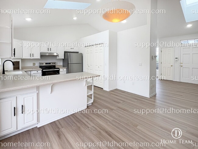 Building Photo - "Charming 3-Bed Home in Renton with Granite Elegance & Spacious Living!"