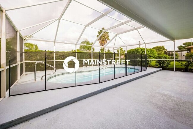 Building Photo - 3 Bedroom Pet-Friendly Home in Cape Coral,...