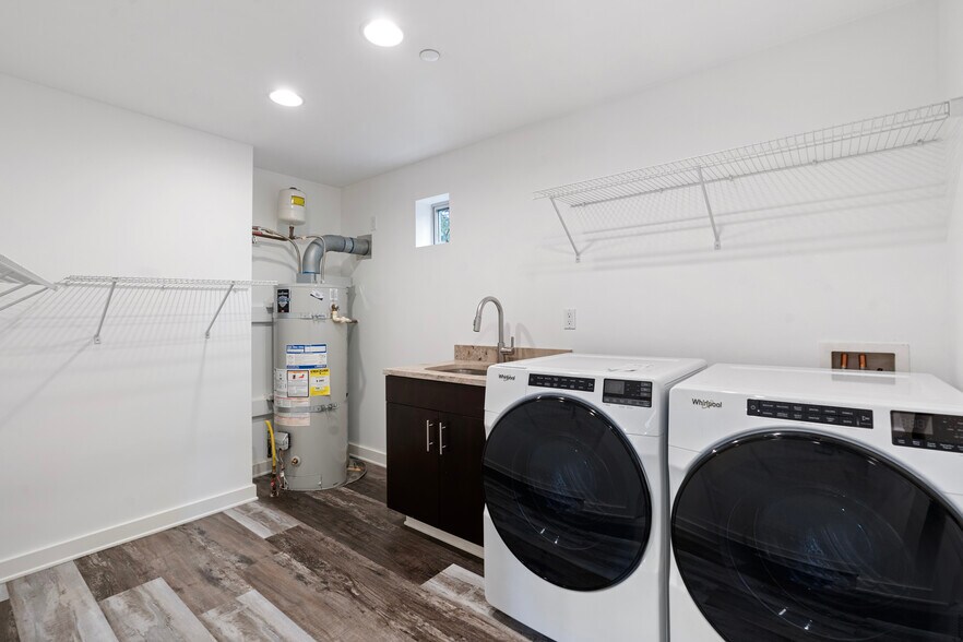 Laundry room - 2731 Boylston Ave E