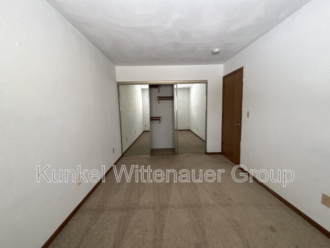 Building Photo - 262 Eagle Ridge