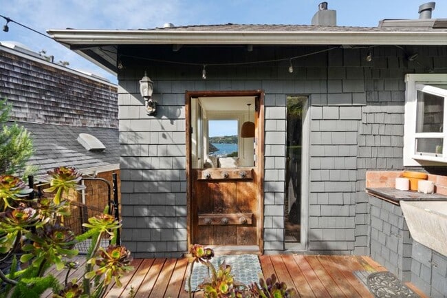 Building Photo - Sun-Filled Furnished Sausalito Home with Sweeping Bay Views