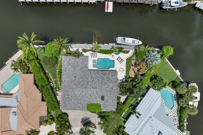 Building Photo - 830 NE Boca Bay Colony Dr