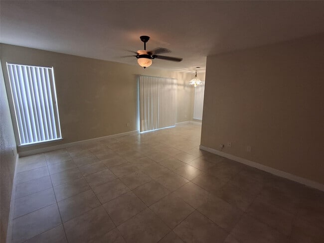 Building Photo - 899 Riverside Dr