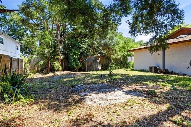 Building Photo - 2777 Dueby St