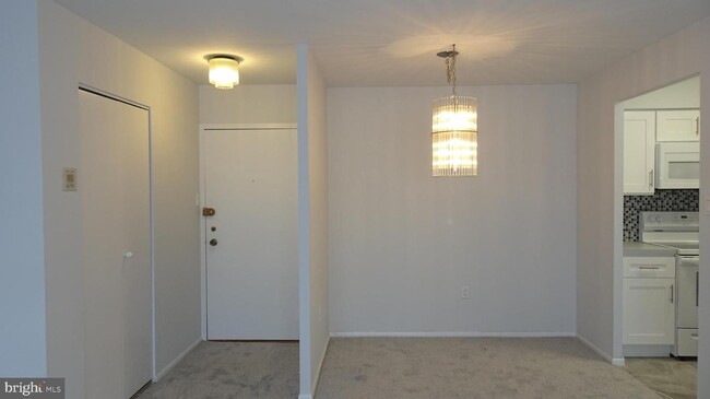 Building Photo - 7600 Roosevelt Blvd