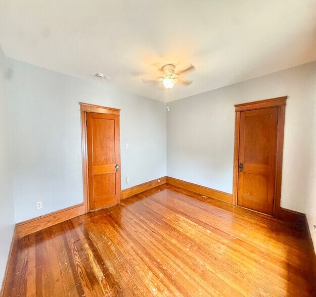 Building Photo - 212 Welles St