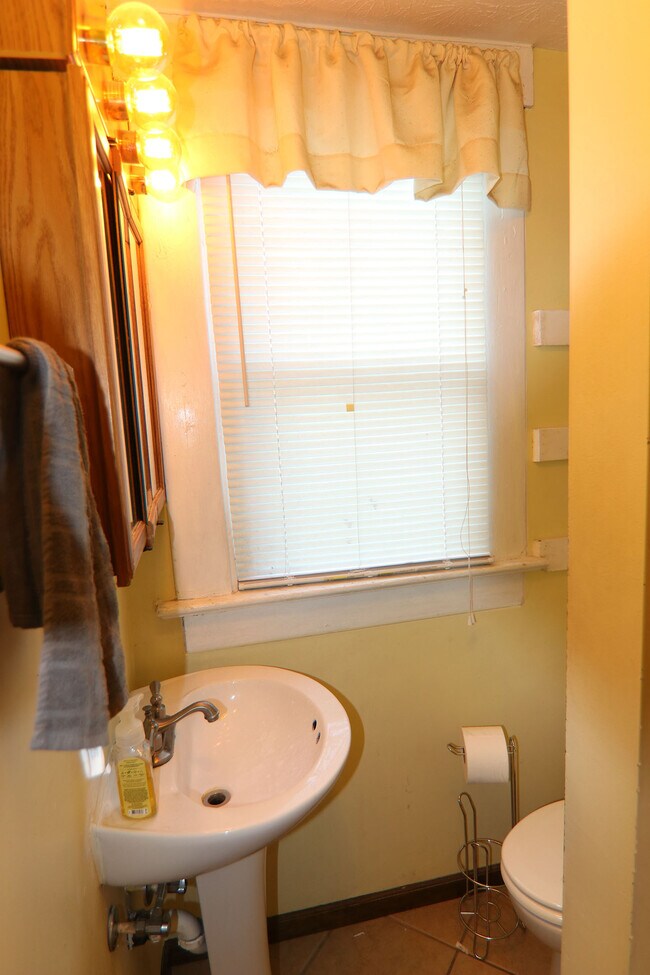 View 2 of 2nd floor full bathroom - 372 E Oakland Ave