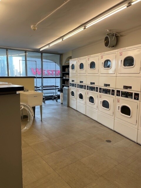 Building Photo - 300 N State St