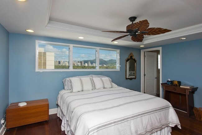 Building Photo - 3065 Kalakaua Ave