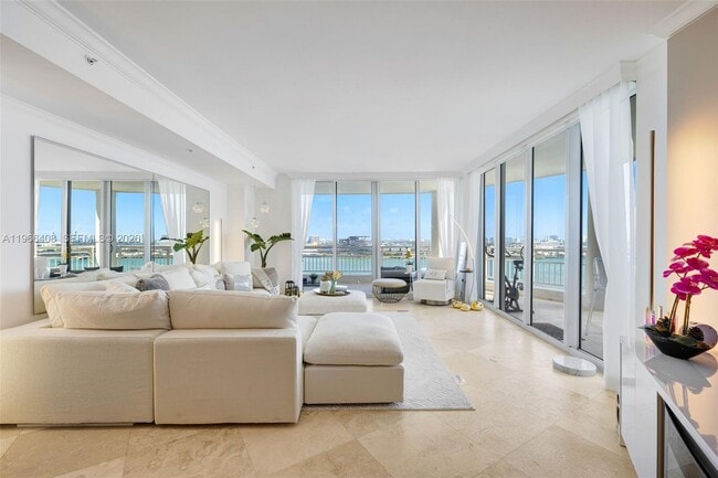 Building Photo - 848 Brickell Key Dr